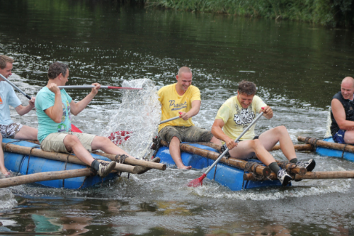 Teambuilding op het water met vlotbouwen en varen