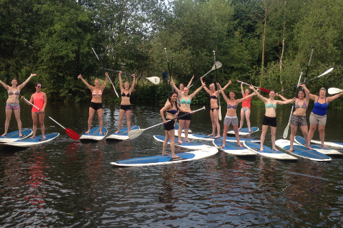 Stand up paddling is laagdrempelig en eigenlijk kan iedereen het. Dat maakt suppen een ideale activiteit voor een familiedag, vriendenfeest, personeelsuitje of schoolreisje.