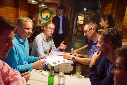 Speel met je collega's , familie of vrienden het spannende CSI Moordspel