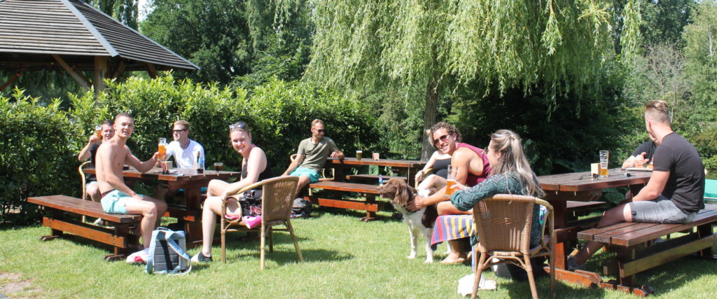 Een outdoor vrijgezellenfeest bij De Wilgenweard