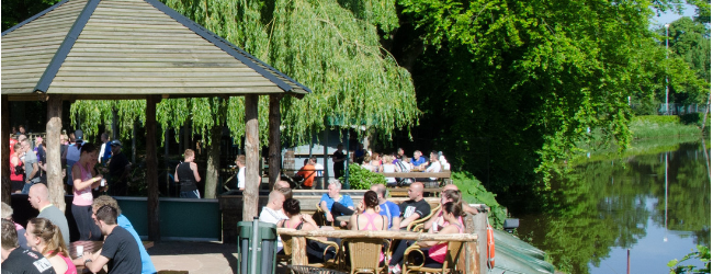 terras aan het water bij locatie de Wilgeweard Nijverdal