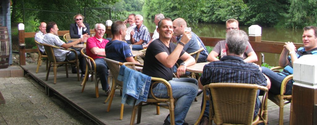 terras aan het water bij de Wilgenweard Nijverdal