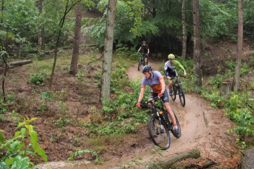 mountainbiken bij de Wilgenweard