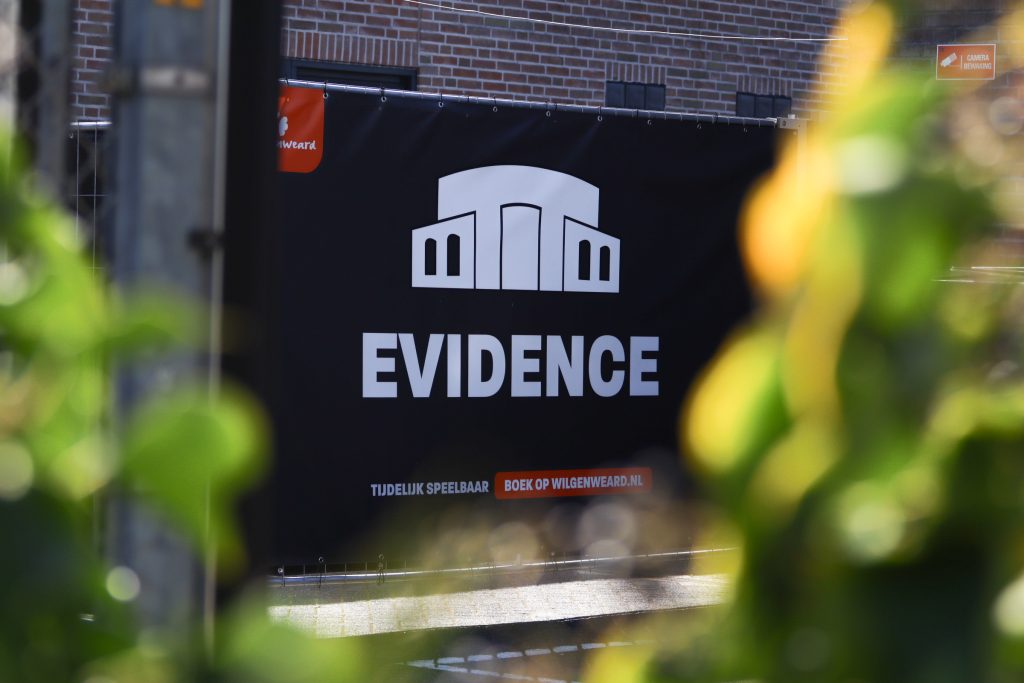 team speelt gevangenis escape room The Evidence